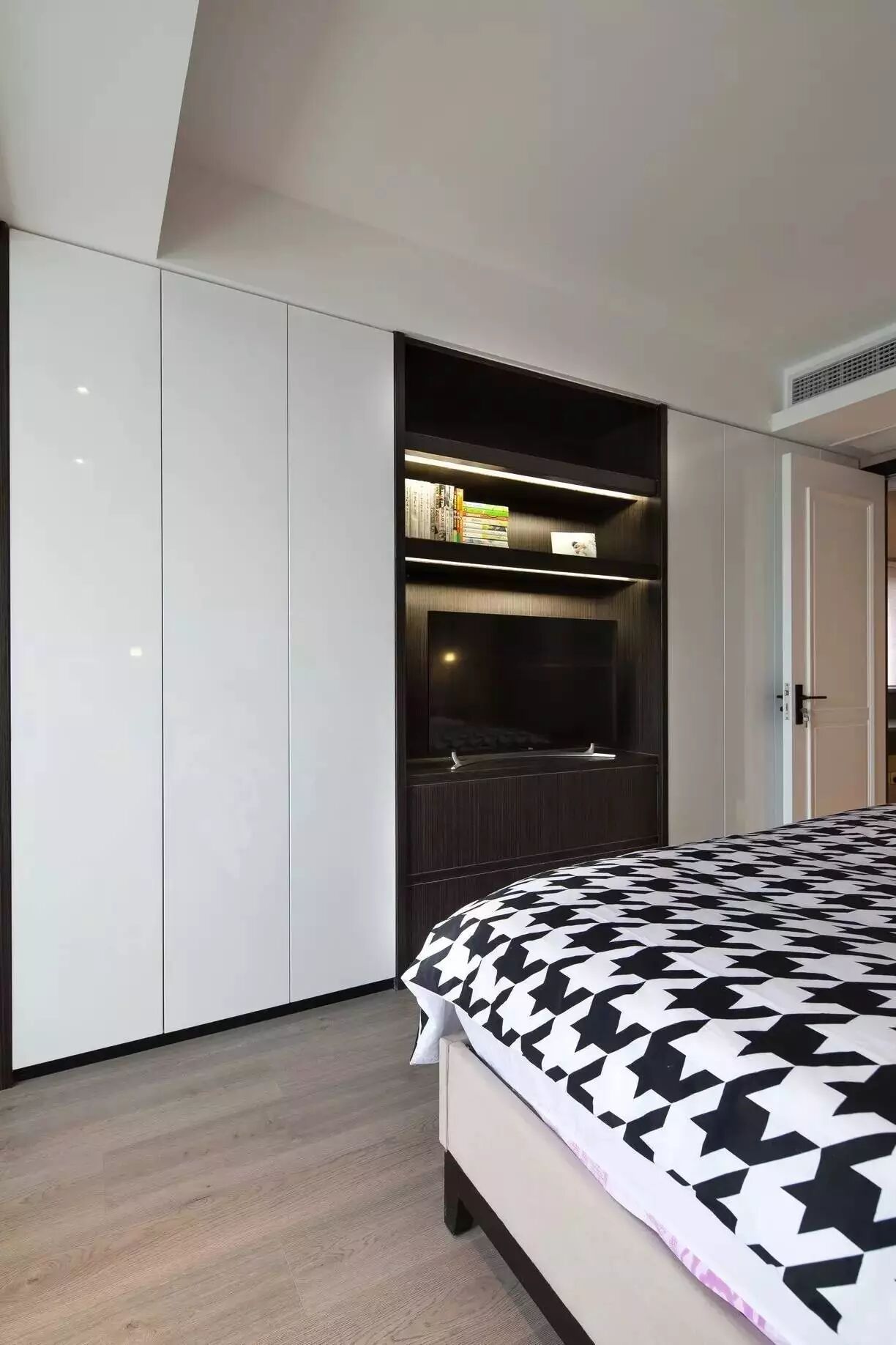 装修课堂衣柜电视柜组合搞大你的小房间简洁实用又漂亮