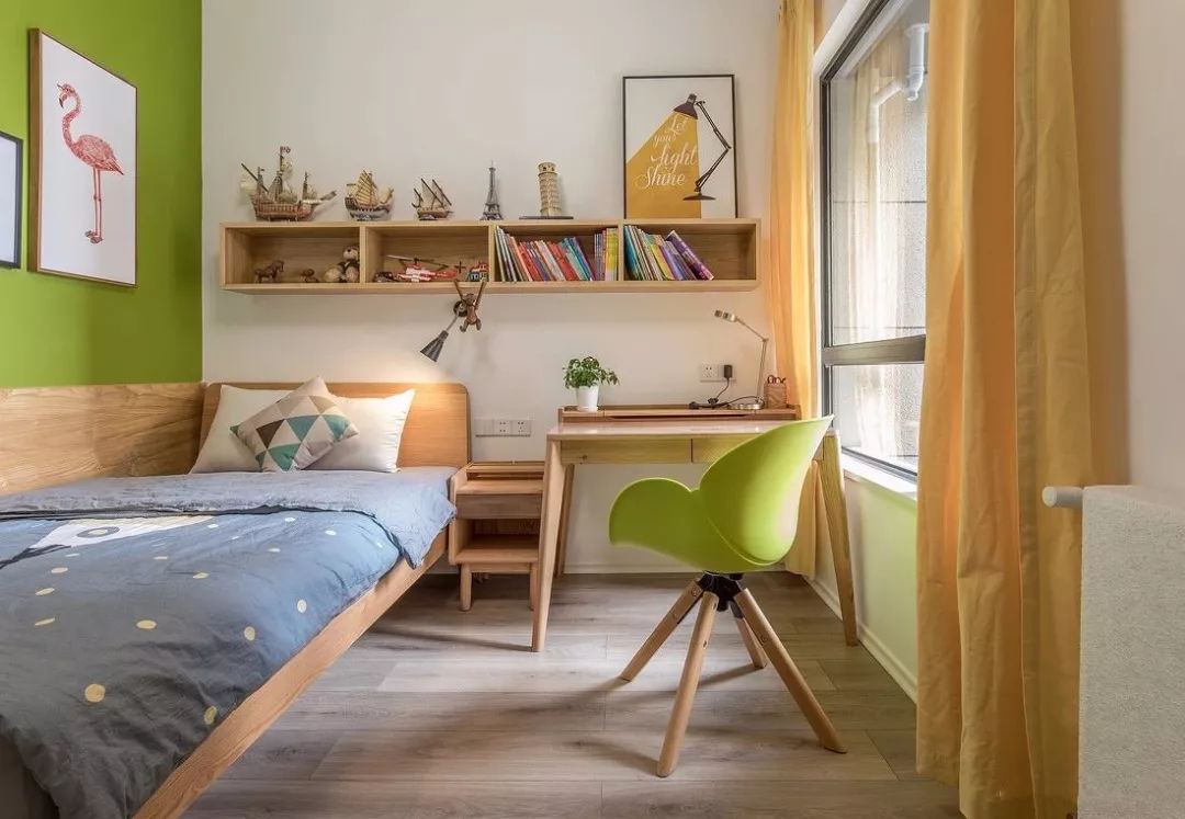 90平现代三居室，原木暖色调为主，看起来温馨又舒适