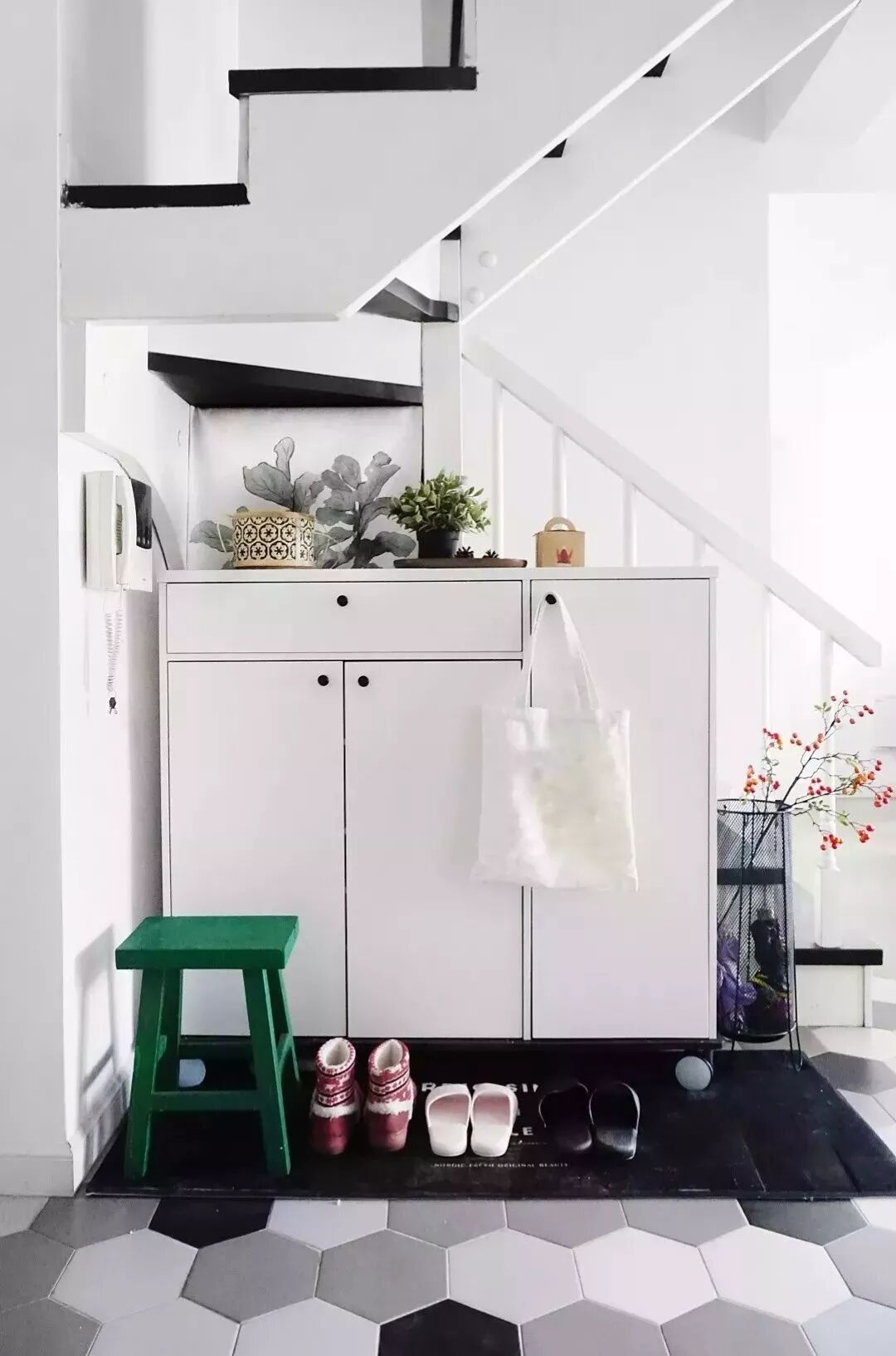 矮鞋櫃+換鞋凳，小玄關就這樣利用！ 家居 第3張