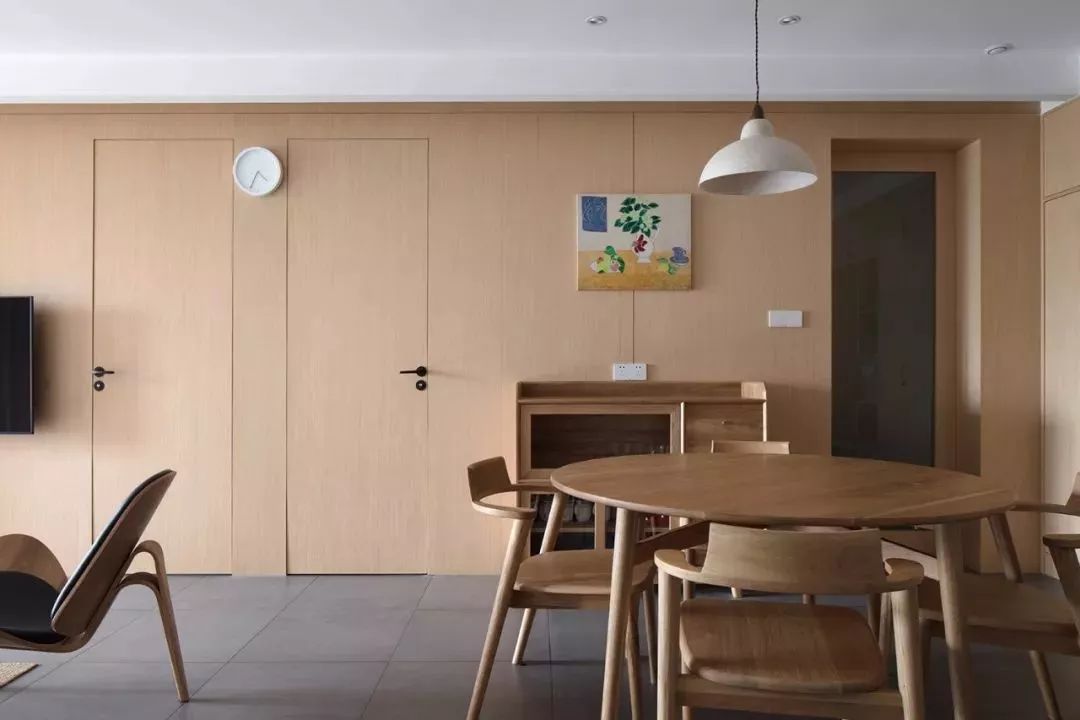 131平的極簡原木風三居室，簡約自然又舒適大方的家 家居 第4張
