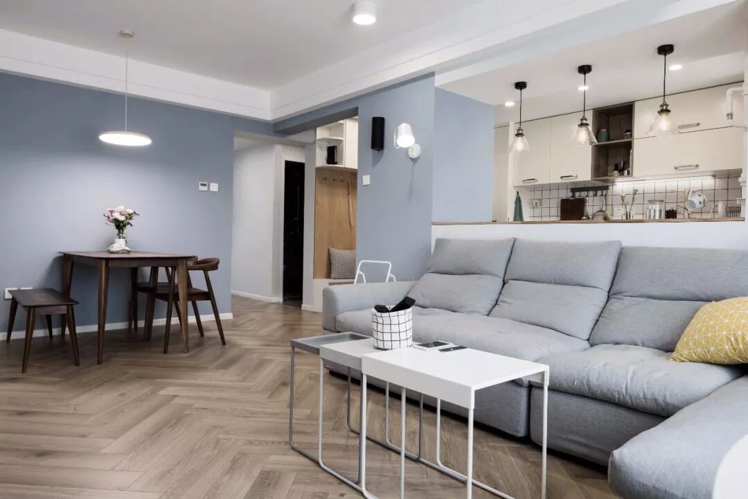 79㎡二居室，大半个家做主卧，太让人羡慕了