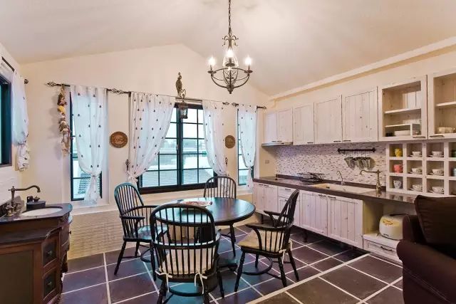 家里没有落地窗，窗帘可以这样搭配！