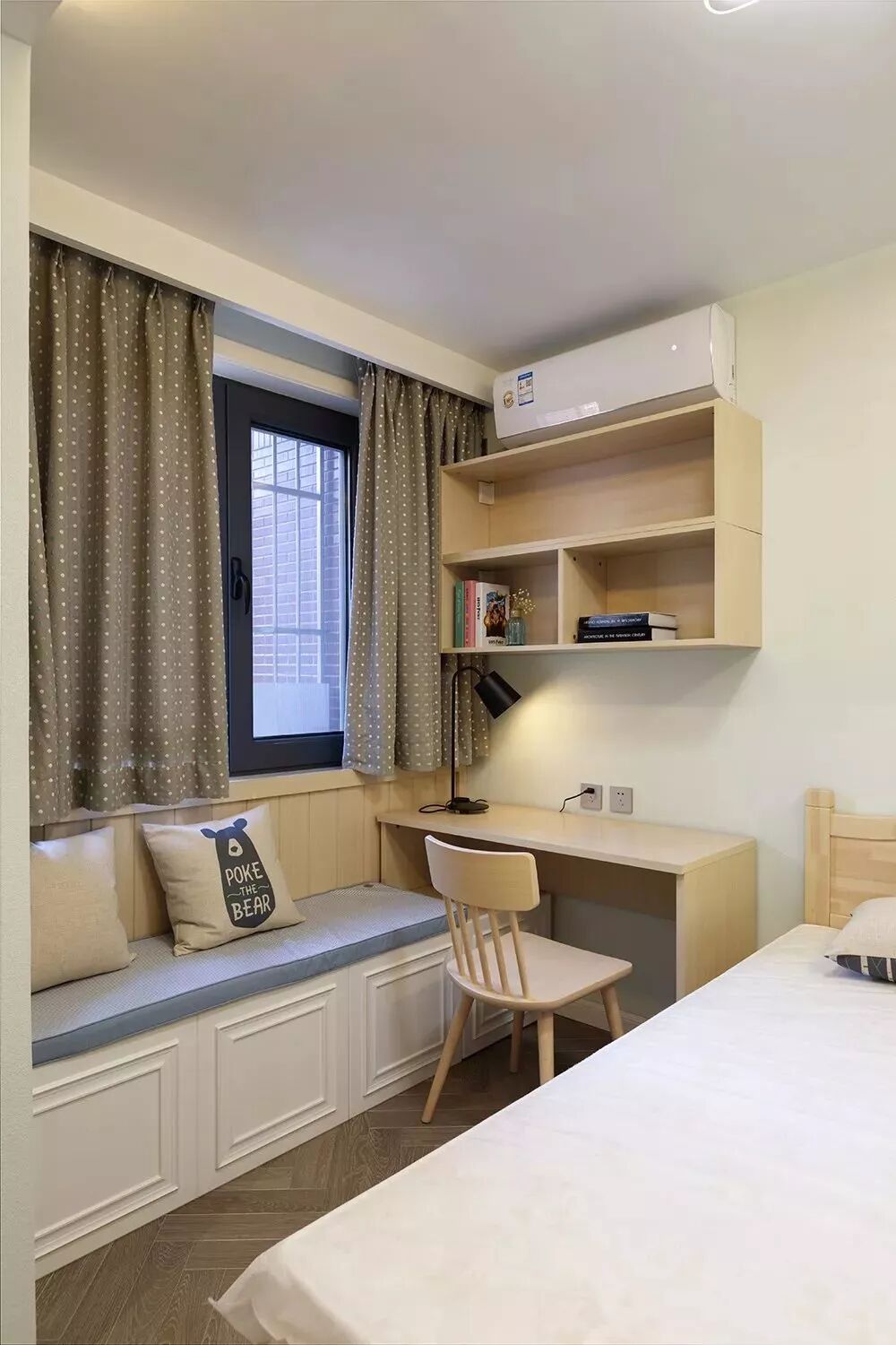 飘窗内部是空的吗_飘窗内开窗怎么装窗帘_内飘窗