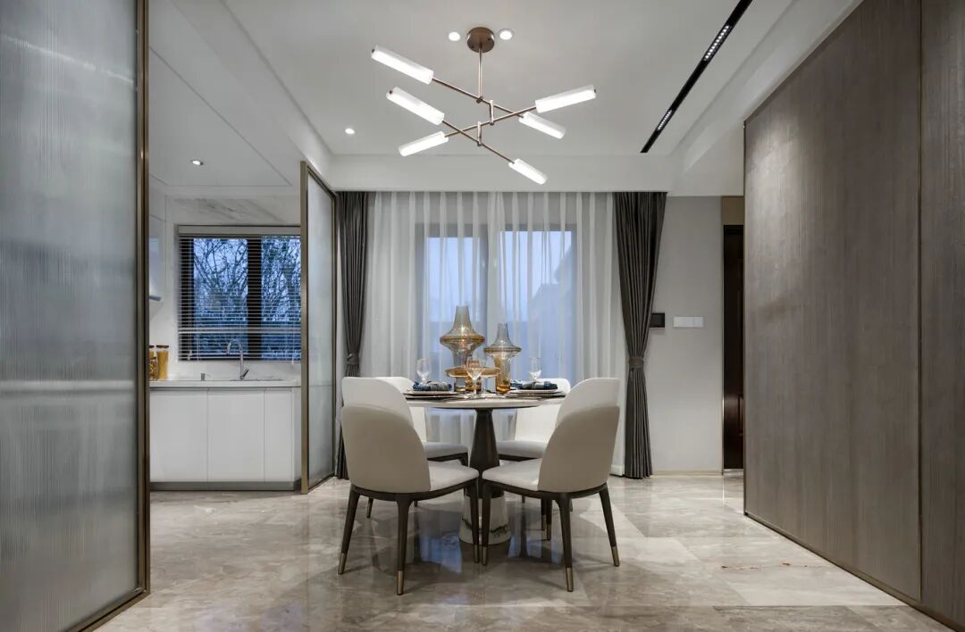 100㎡小户型现代风，整个房子采取现代风格的硬装基础，让空间显得简洁大方而华丽高档