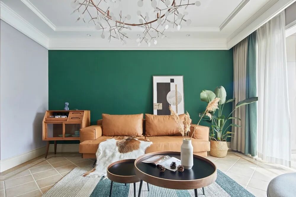 120㎡精装房改造，通过加入北欧简约的家具与设计，营造出一种独特精致的空间气息