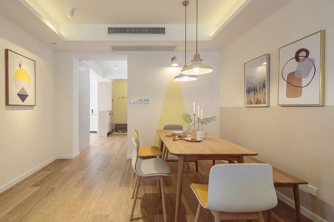 106平的原木风二居室，玄关改成洗衣房，房子不大却温馨！