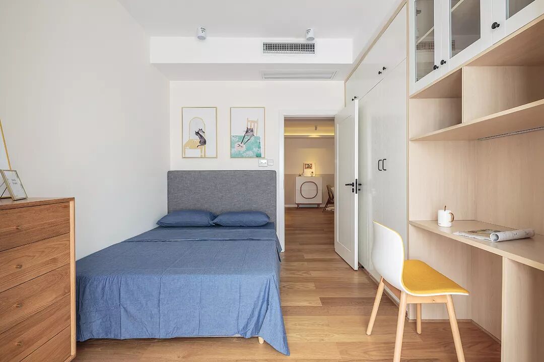 106平的原木风二居室，玄关改成洗衣房，房子不大却温馨！