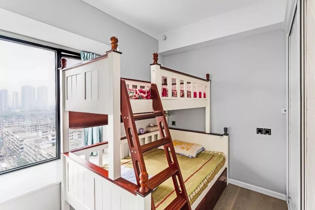 110平的北歐風復式三居室，簡潔大方又不缺清新感 家居 第9張