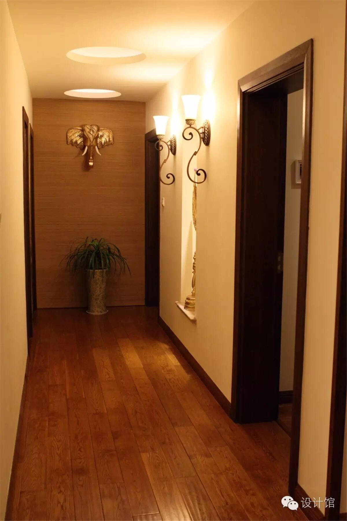 狭窄的走廊,墙面这样装修显大气!