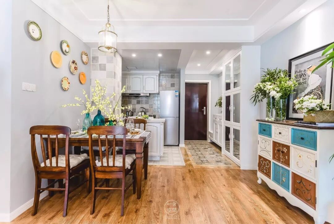 餐边柜+吊柜，这样组合设计，收纳实用又大气！