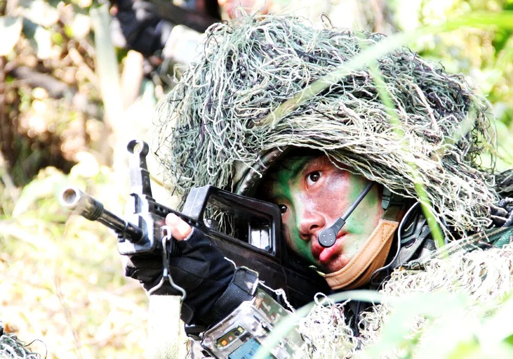 拼拼拼这位30岁女特种兵百里挑一