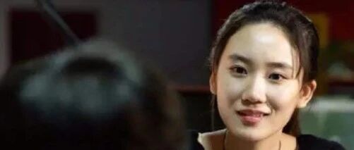 女面试官：我和你出差只剩一间房，你怎么办？90后小伙回答太牛了