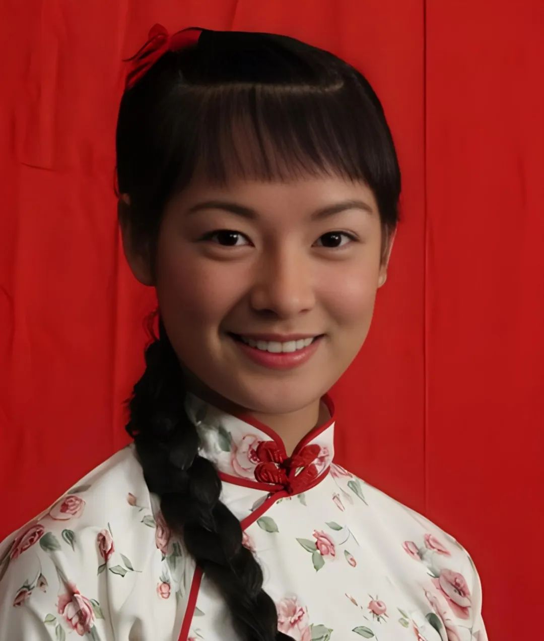 17岁时,还在粤剧学校读书的她被《七十二家房客》剧组选中,出演阿香一