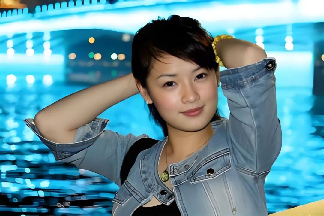 在她分享的视频里,经常出现"369"吴家辉的身影,有网友笑言:"阿香你