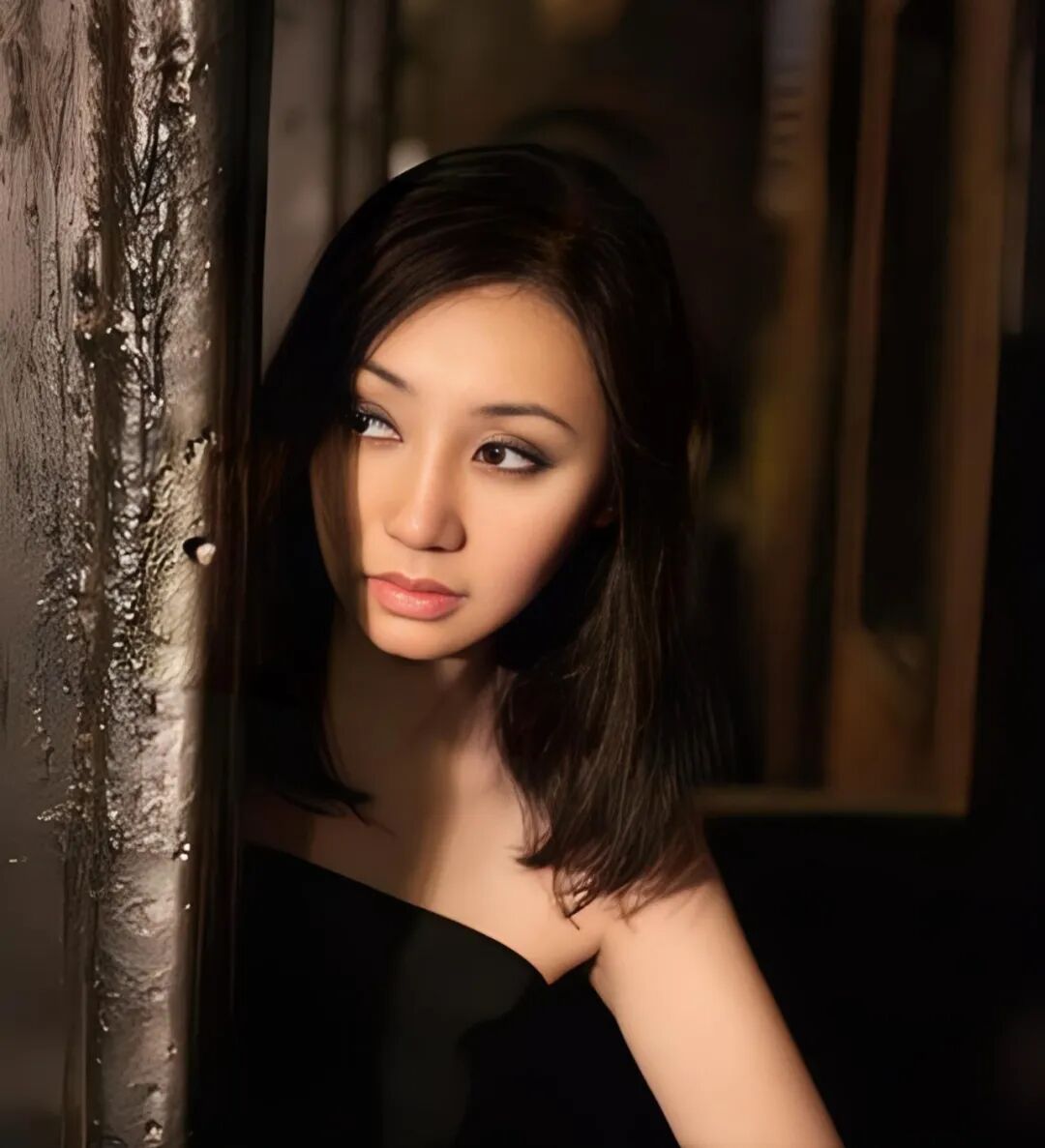 77岁"太子炳"近况,面色红润老当益壮,现实女儿比阿香美