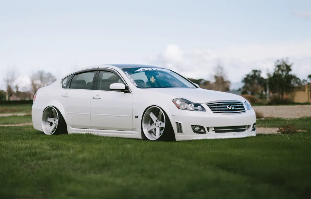 英菲尼迪m35,但它还有另一个名字,日产风雅.