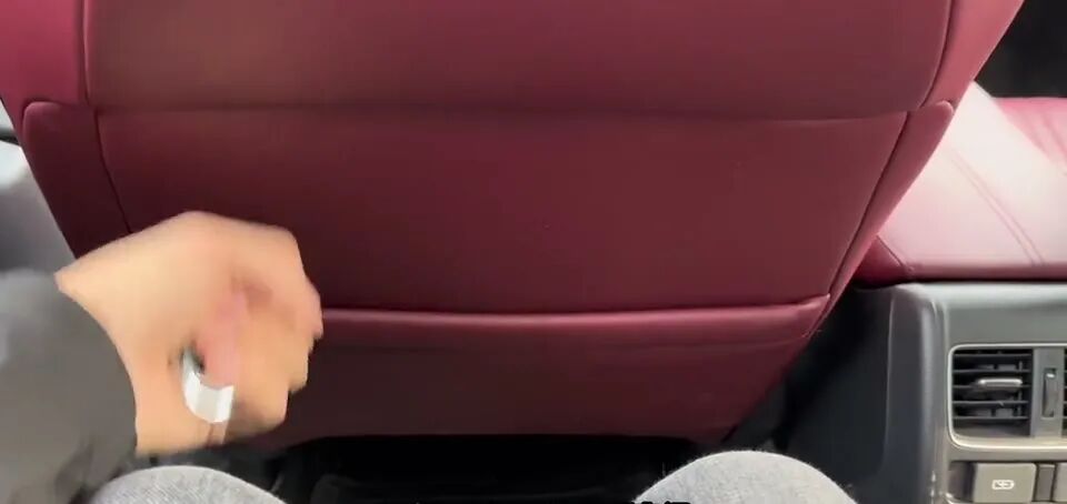 腿部空间两拳左右，头部空间两指左右