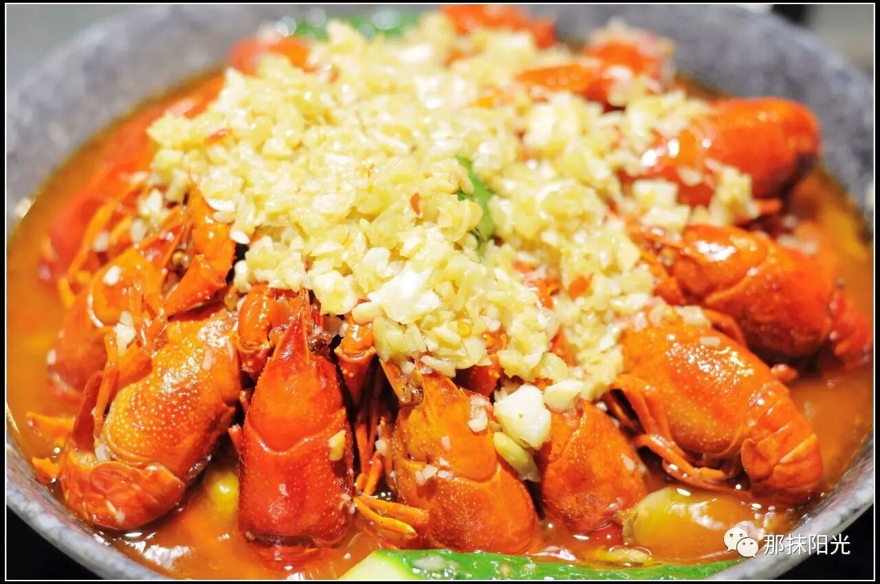 【护国大将军】—— 靓靓蒸虾对小龙虾的新鲜度要求很高,只要有一点不