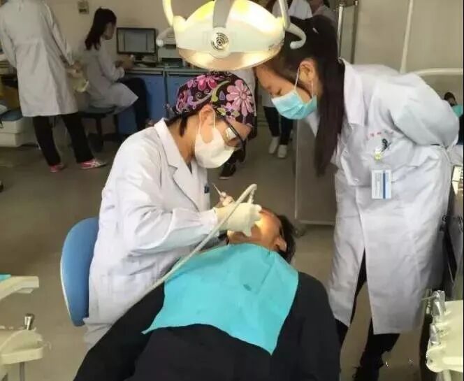 一次性手术帽怎么戴牙医要不要戴手术帽,这竟然是一个问题？_https://www.jmylbn.com_新闻资讯_第13张