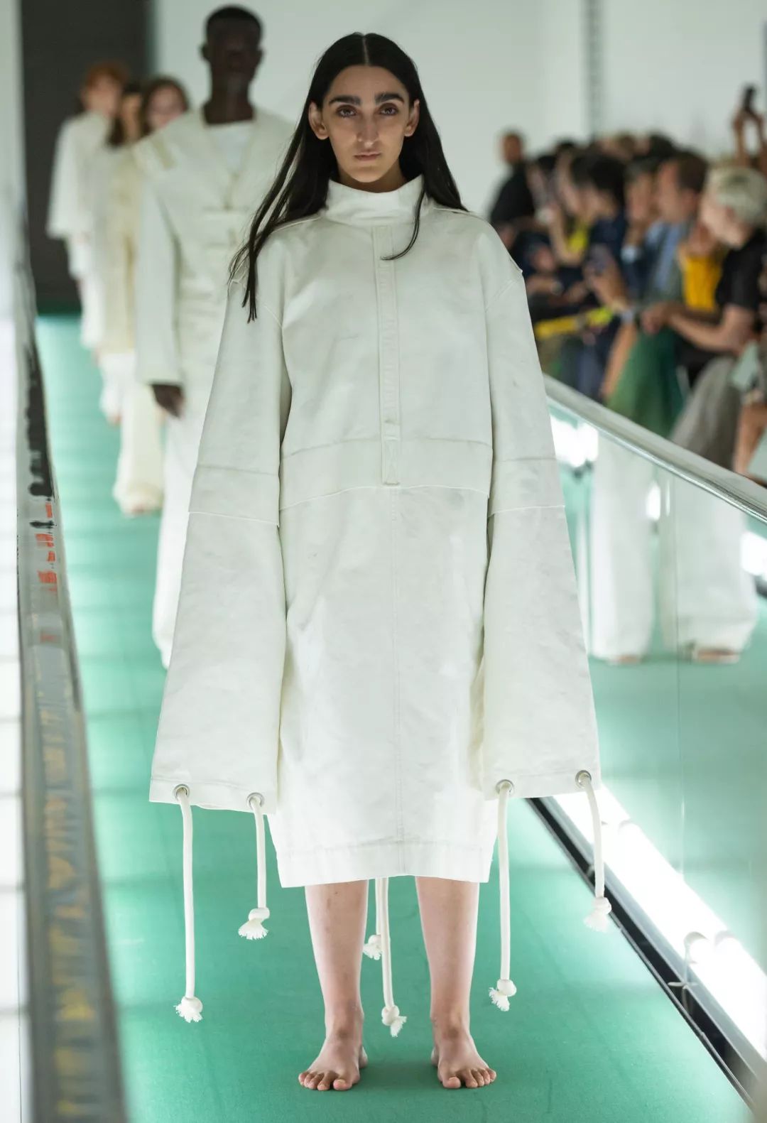 2020春夏米蘭時裝周 | Gucci秀場傳送「病號服」 天後J.Lo重現經典綠裙 家居 第9張