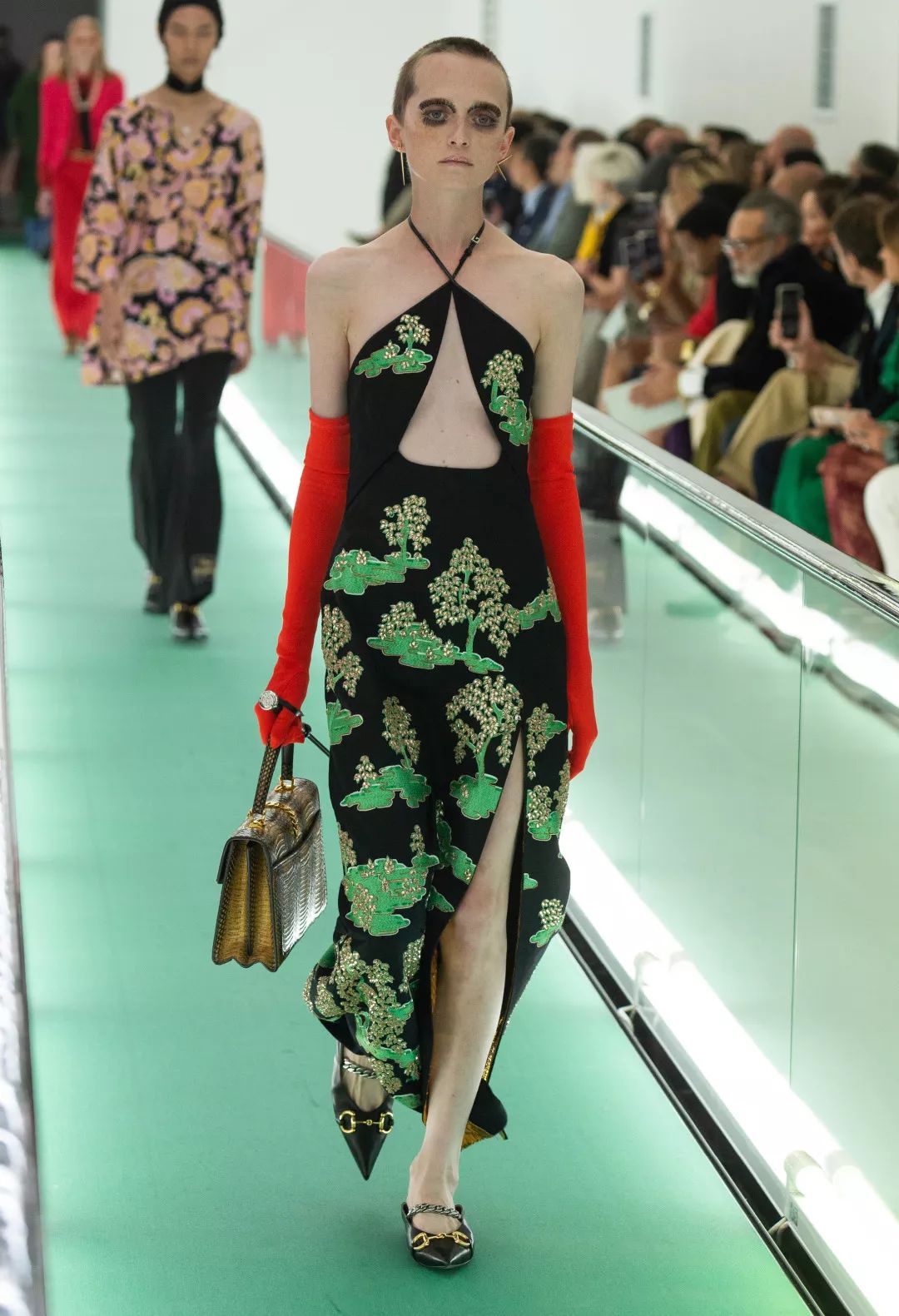 2020春夏米蘭時裝周 | Gucci秀場傳送「病號服」 天後J.Lo重現經典綠裙 家居 第14張