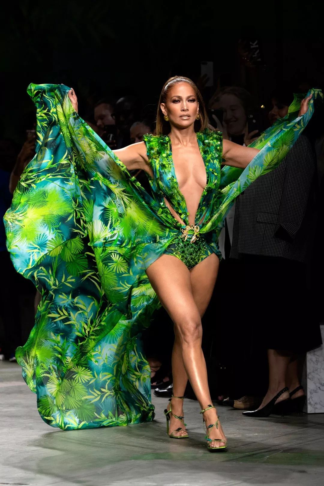 2020春夏米蘭時裝周 | Gucci秀場傳送「病號服」 天後J.Lo重現經典綠裙 家居 第47張