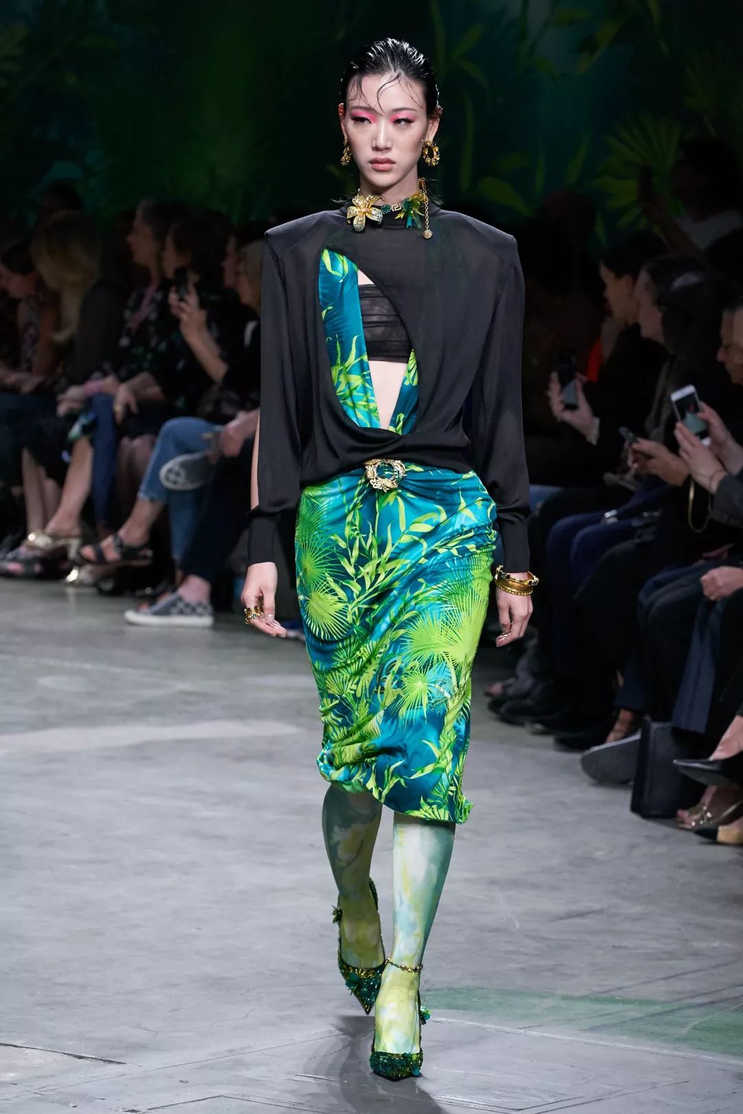 2020春夏米蘭時裝周 | Gucci秀場傳送「病號服」 天後J.Lo重現經典綠裙 家居 第40張