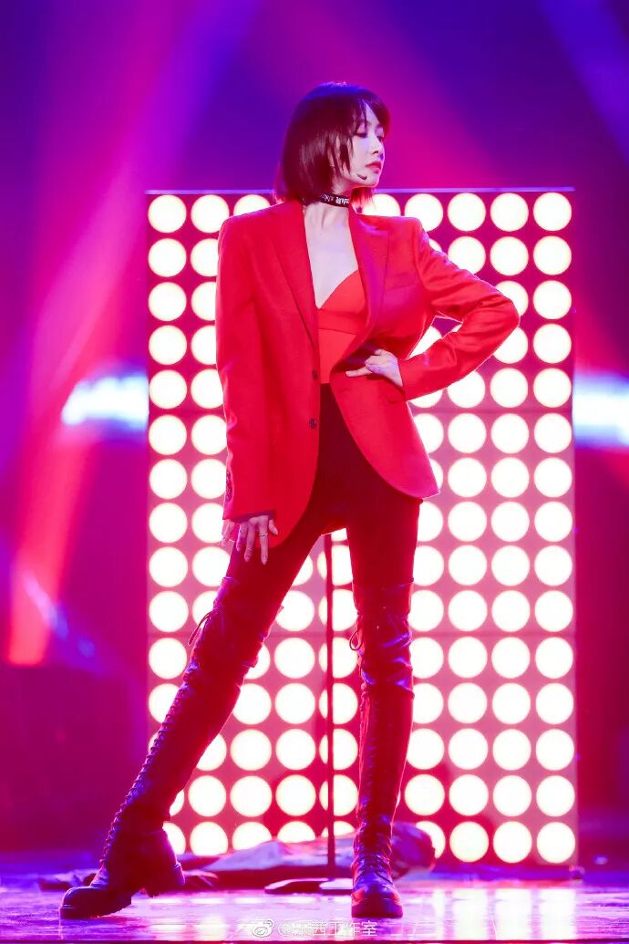 藝周爆米花頒獎禮 | 趙薇周迅登封鬥艷 宋茜紅衣殺唐嫣佟麗婭撞衫PK 時尚 第31張