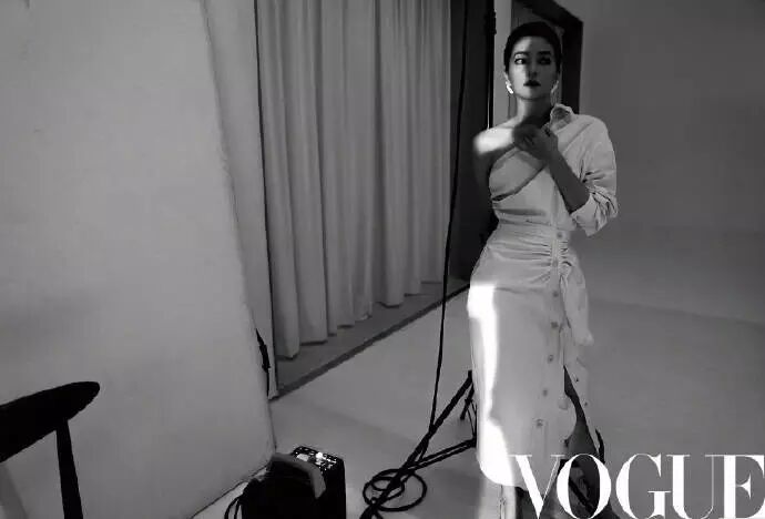 藝周爆米花頒獎禮 | 趙薇周迅登封鬥艷 宋茜紅衣殺唐嫣佟麗婭撞衫PK 時尚 第15張