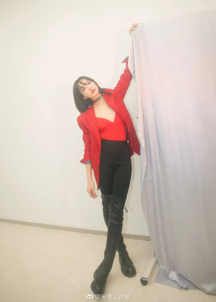 藝周爆米花頒獎禮 | 趙薇周迅登封鬥艷 宋茜紅衣殺唐嫣佟麗婭撞衫PK 時尚 第33張