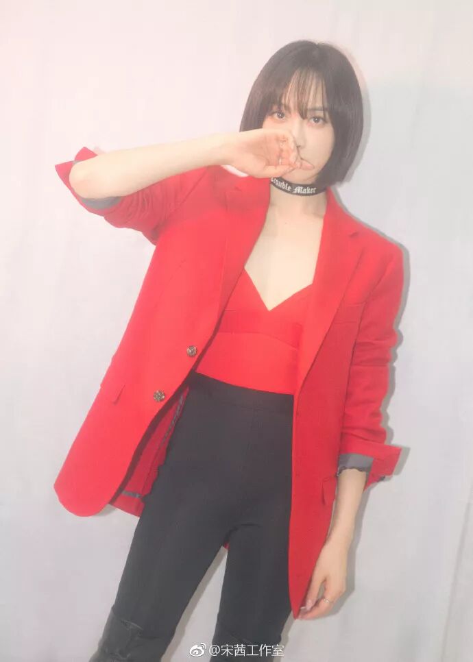 藝周爆米花頒獎禮 | 趙薇周迅登封鬥艷 宋茜紅衣殺唐嫣佟麗婭撞衫PK 時尚 第32張