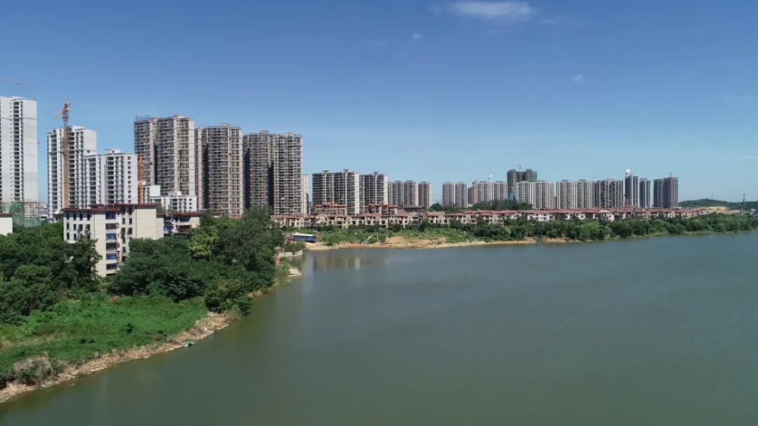 航拍下的震撼和辉煌之三城陵矶新港区之滨江新城