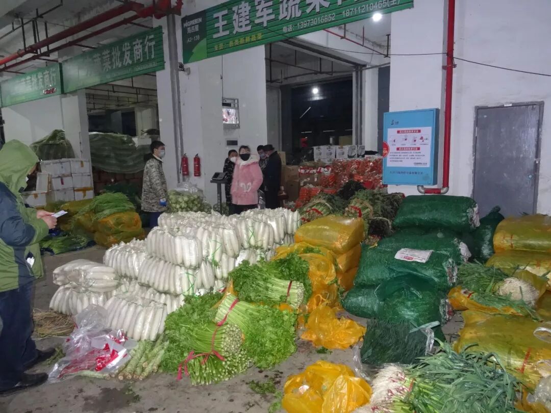 党旗飘飘党员带头保供稳价岳阳海吉星正月供菜24万吨