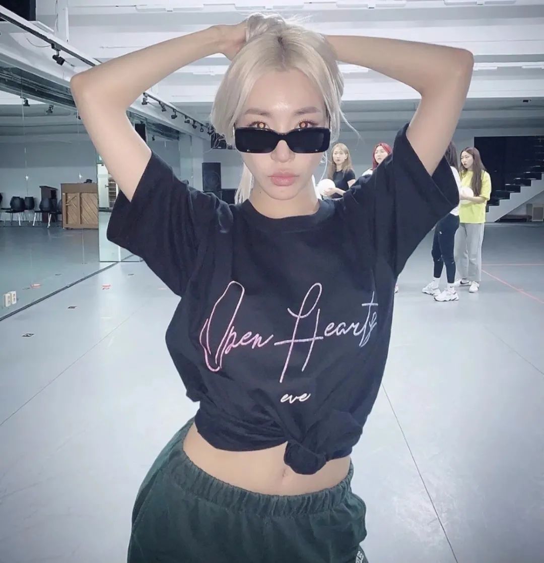 鑽石美貌歐化了tiffanyyoung真像韓藝瑟和徐睿知的合體