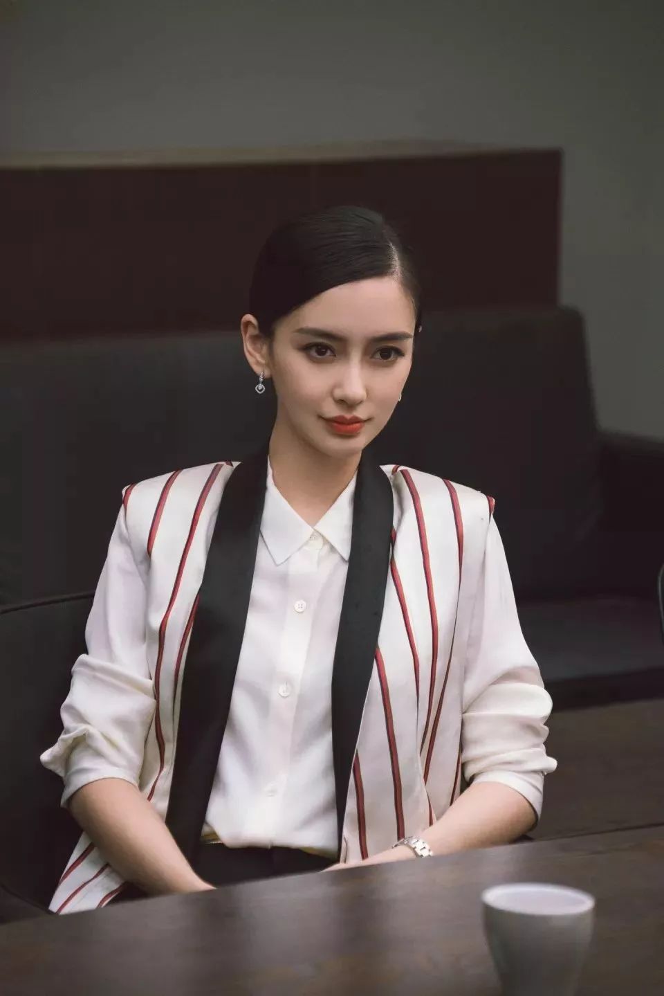 圍觀| Angelababy《創業時代》里的演技差到新高度？劇中穿搭和顏值卻美成畫報！ 時尚 第10張