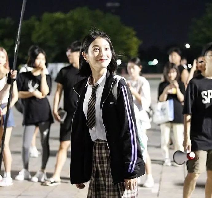 這部年底絕佳的「治愈系泡麵番」，劇中的這位18歲的韓國小姐姐會穿顏值還超能打！ 時尚 第20張