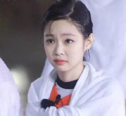 奶萌Jennie鬼屋大哭，RM收視率爆表，同樣顏好氣質佳的粉墨Jisoo和Rosé韓系穿搭借鑒一下！ 時尚 第7張