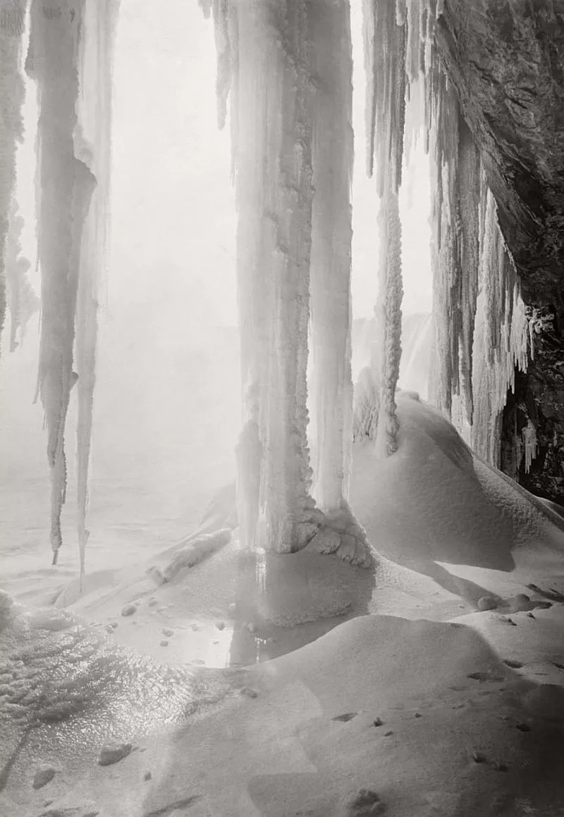 美哭了！尼亚加拉瀑布用现实版《冰雪奇缘》给我们欢送2017！