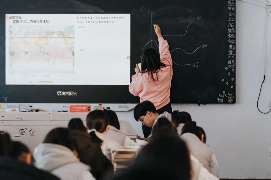 辍学后逆袭考上清华的女孩现状