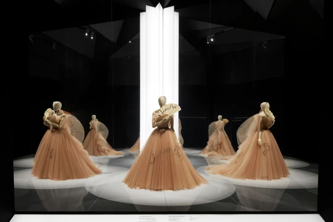 Dior大展讓人淚崩，「我穿的不是衣服，是夢」 家居 第107張