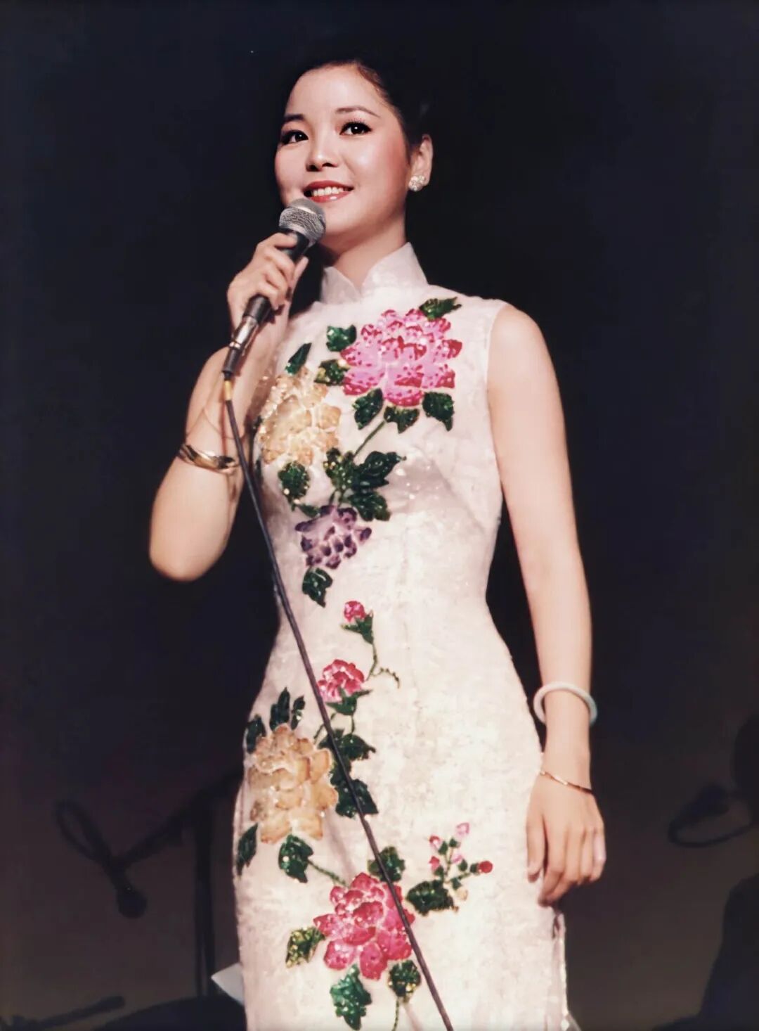 华语乐坛时髦第一人——邓丽君-友友