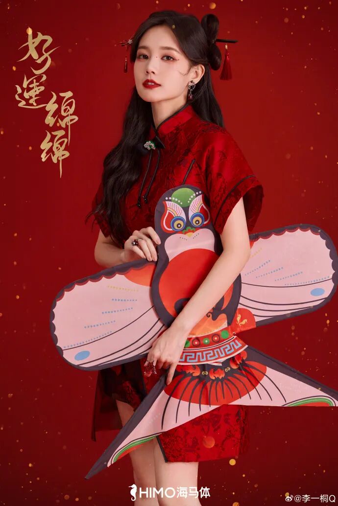 新中式的眉是介于柳叶眉和远