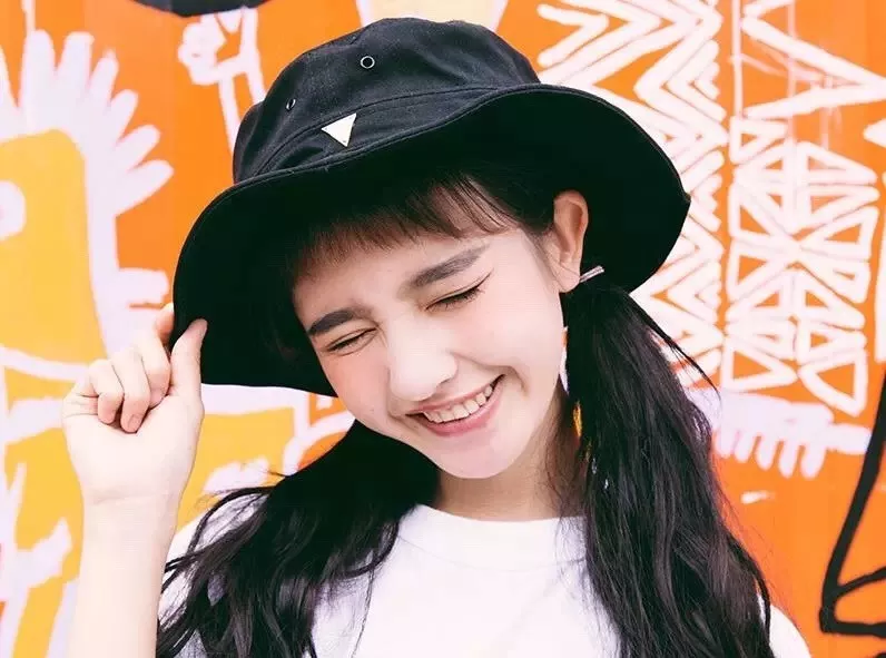 佟丽娅美上热搜的背后:一条用“垃圾”做的裙子 佟丽娅美上热搜的背后:一条用“垃圾”做的裙子
