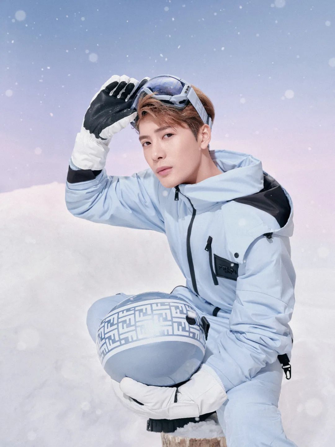 为什么长得美的、帅的,最近都穿着FENDI玩滑雪?!-微信头条网 为什么长得美的、帅的,最近都穿着FENDI玩滑雪?!