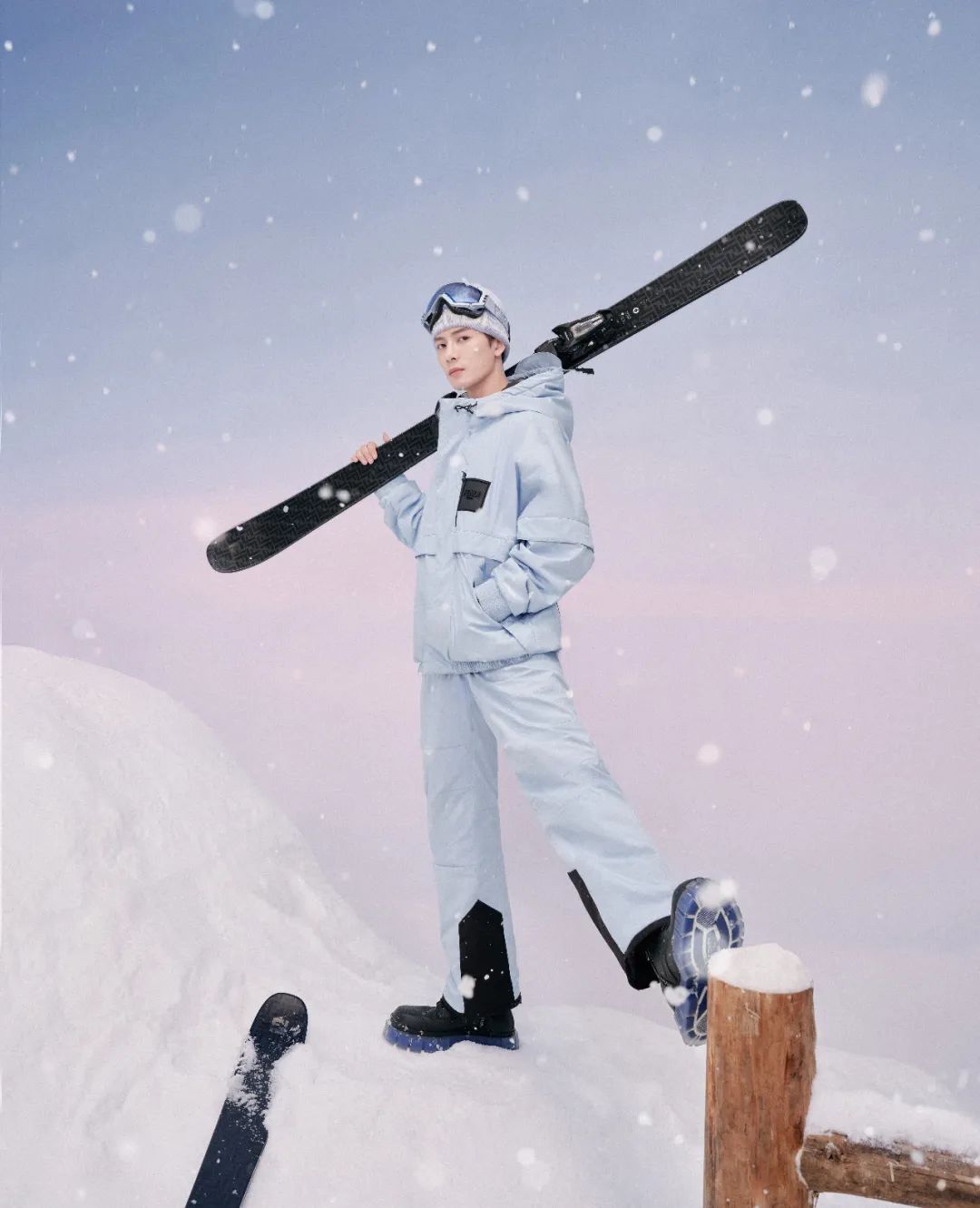 为什么长得美的、帅的,最近都穿着FENDI玩滑雪?!-微信头条网 为什么长得美的、帅的,最近都穿着FENDI玩滑雪?!