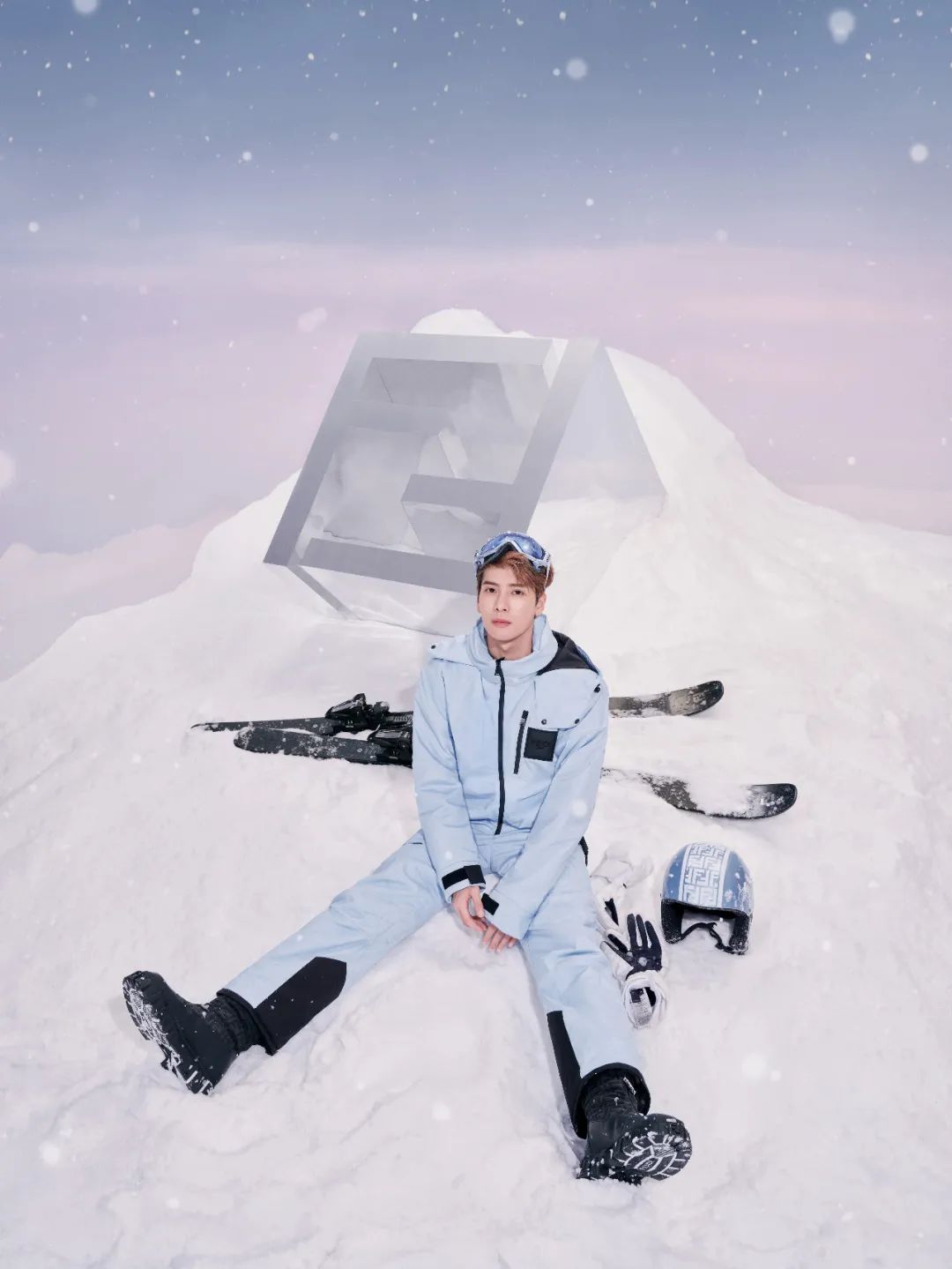 为什么长得美的、帅的,最近都穿着FENDI玩滑雪?!-微信头条网 为什么长得美的、帅的,最近都穿着FENDI玩滑雪?!