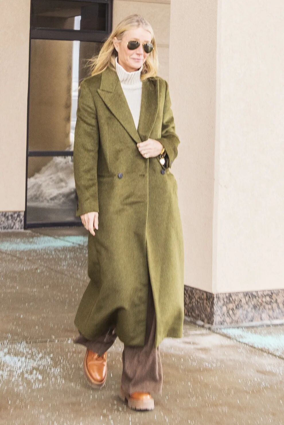 快返工了我给自己准备了一件成功人士的西装大衣