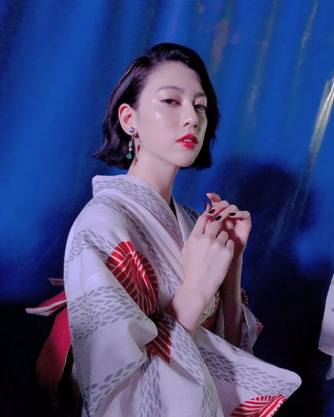 我答应杰伦不哭 但却被三吉彩花的眼神美哭 世界时装之苑elle 微信公众号文章阅读 Wemp