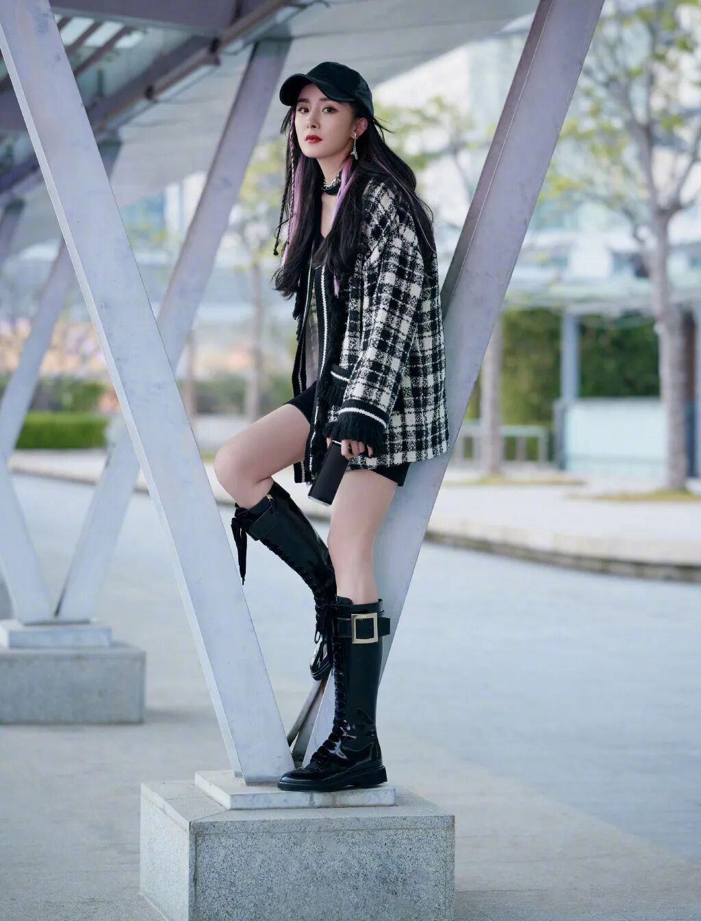 杨幂的"冬衣春穿"打开了我穿搭新思路!_影视聚合站