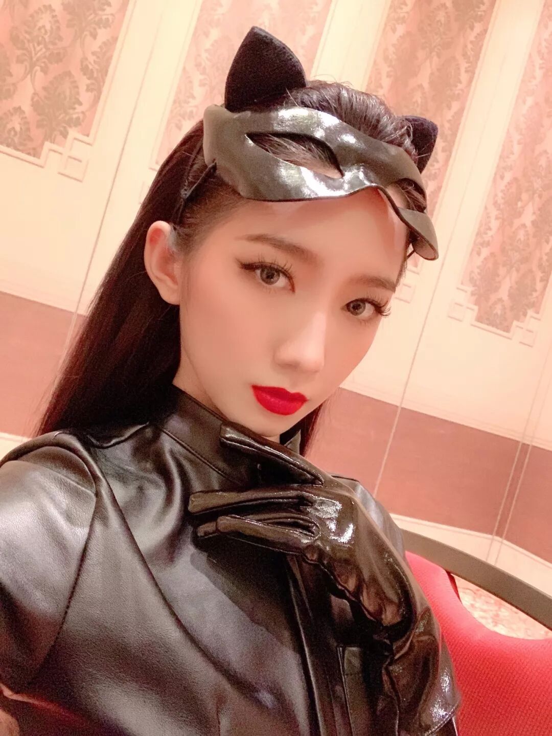 孟美岐cos的 猫女妆 绝了 世界时装之苑微信公众号文章